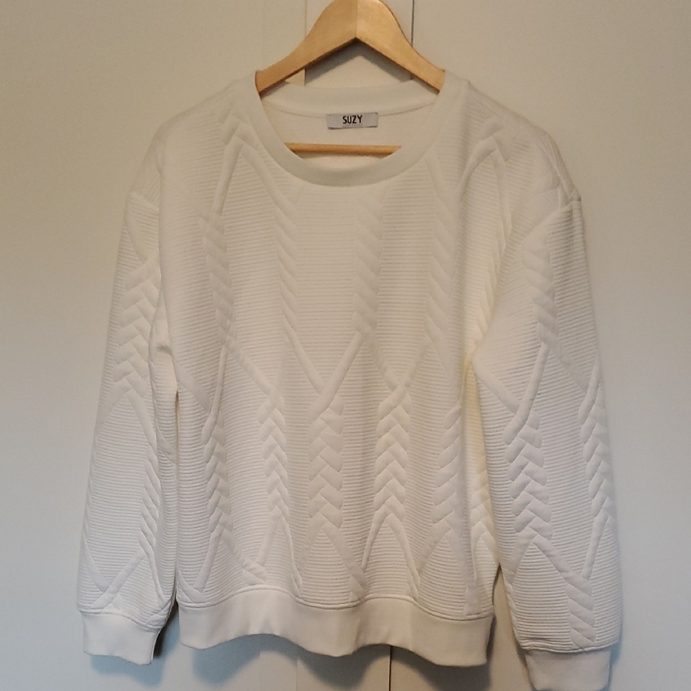 Suzy Shier White Crew Neck Sweater
